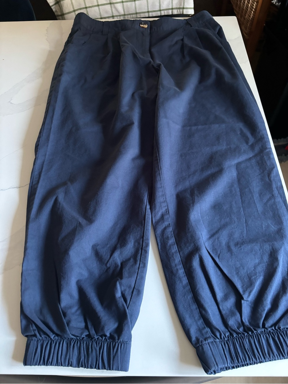 HALARA Navy Elastic-Cuff Cropped Jogger Pants